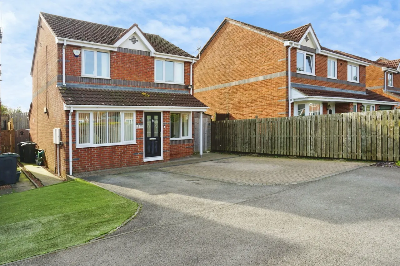 3 bed house for sale — Abbotsfield Way, Faverdale, Darlington, DL3 0GB