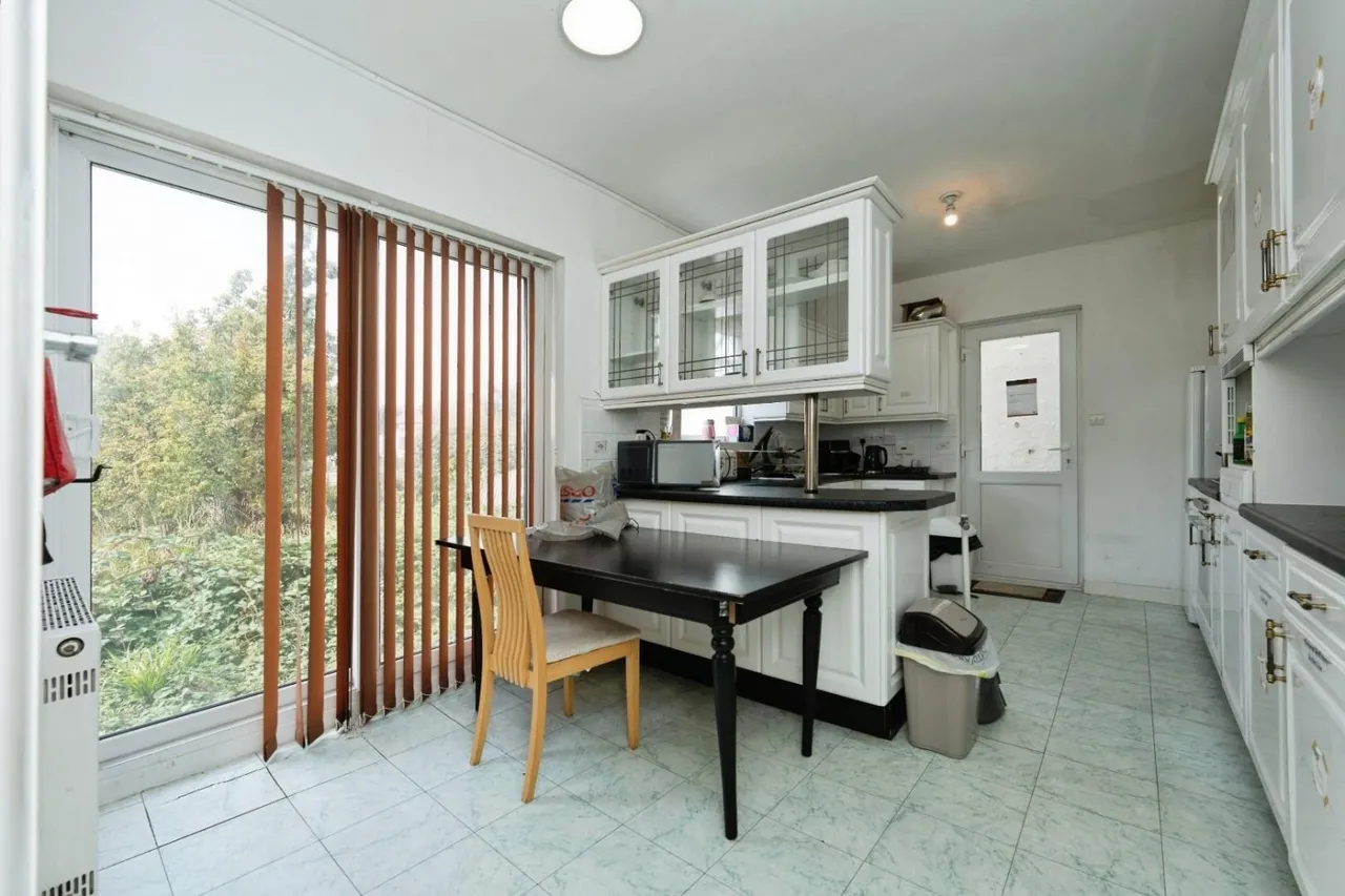 6 bed house for sale — Alderton Crescent, London