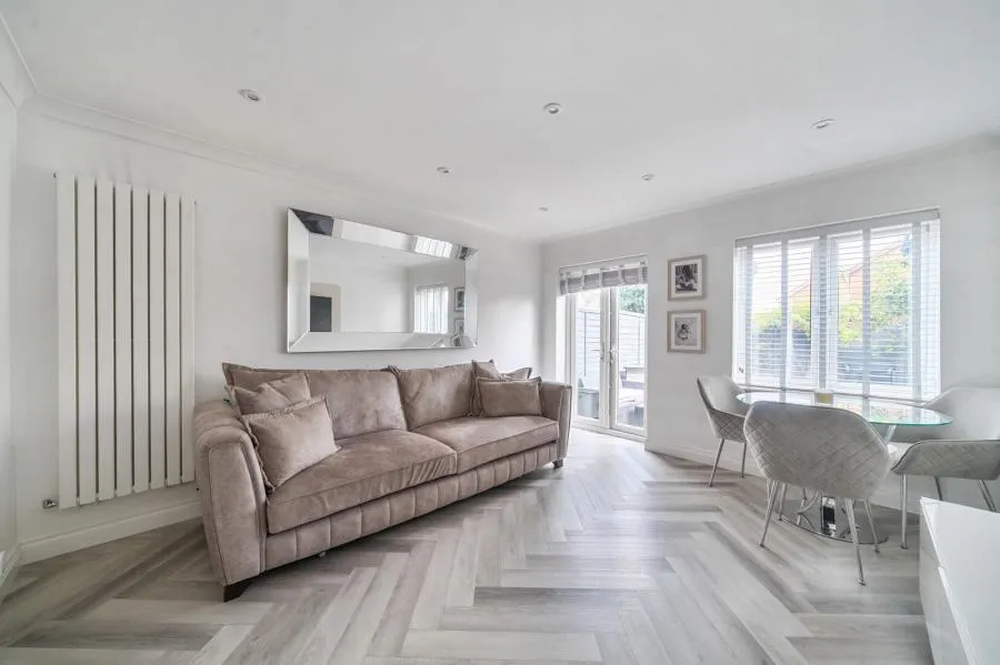Bryony Way, Sunbury-on-Thames, TW16, photo 3
