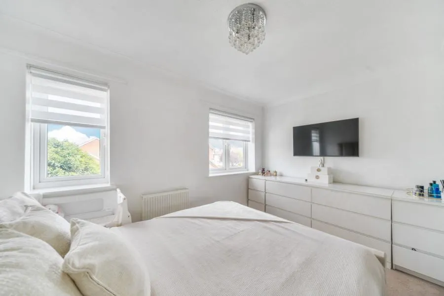 Bryony Way, Sunbury-on-Thames, TW16, photo 7