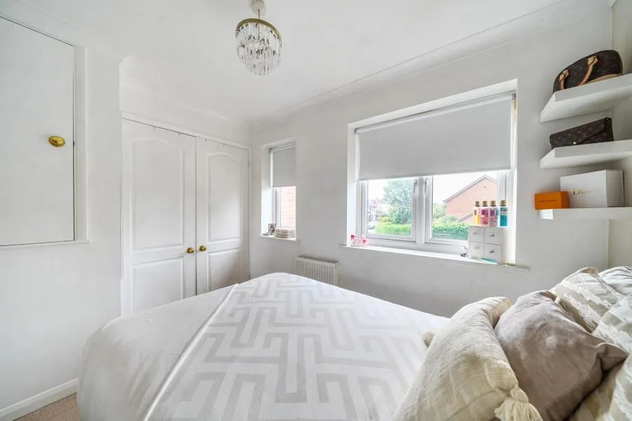 Bryony Way, Sunbury-on-Thames, TW16, photo 12