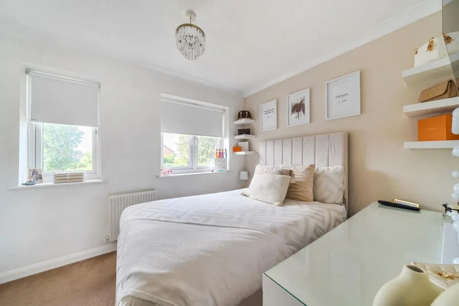 Bryony Way, Sunbury-on-Thames, TW16, photo 14