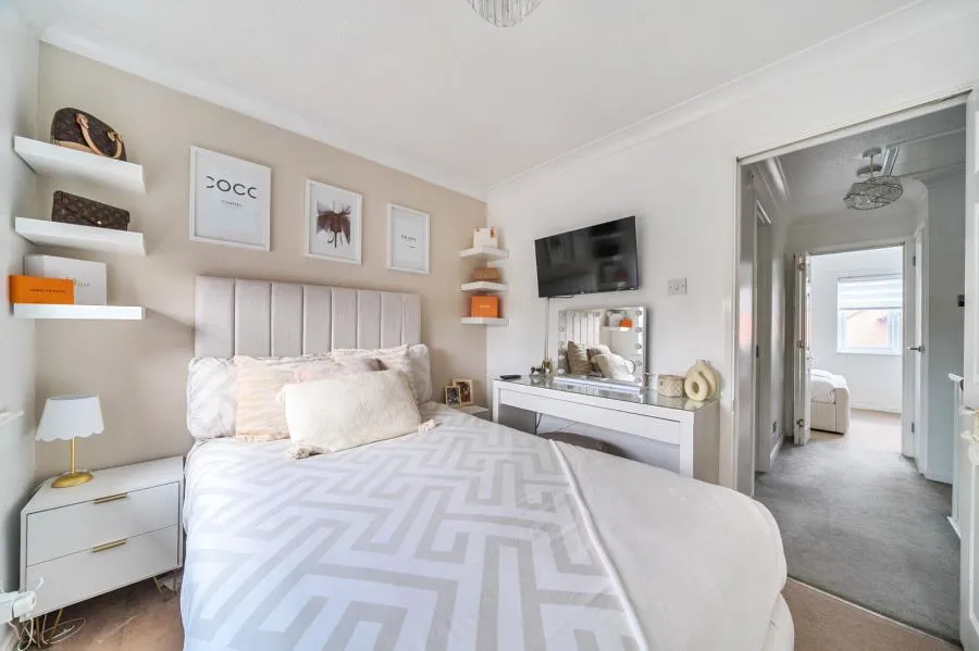 Bryony Way, Sunbury-on-Thames, TW16, photo 10
