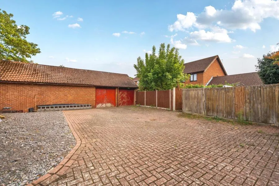 Bryony Way, Sunbury-on-Thames, TW16, photo 17