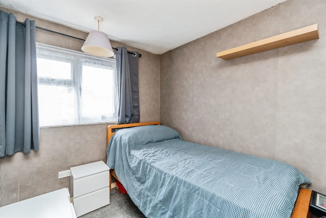 Laburnum Crescent, Hythe, SO45, photo 13