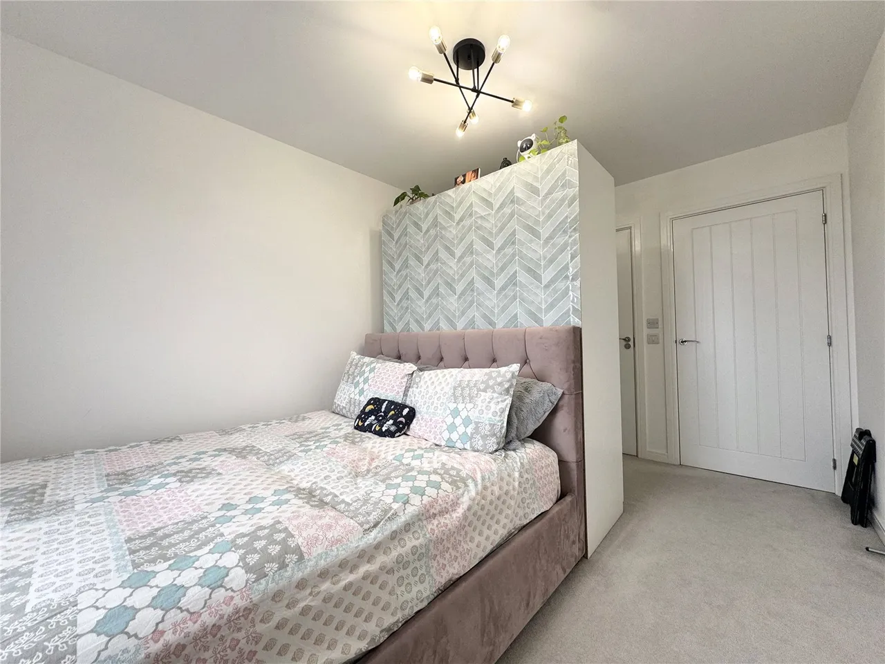 Moorfield Place, Farnborough, Hampshire, GU14 7HP, photo 4
