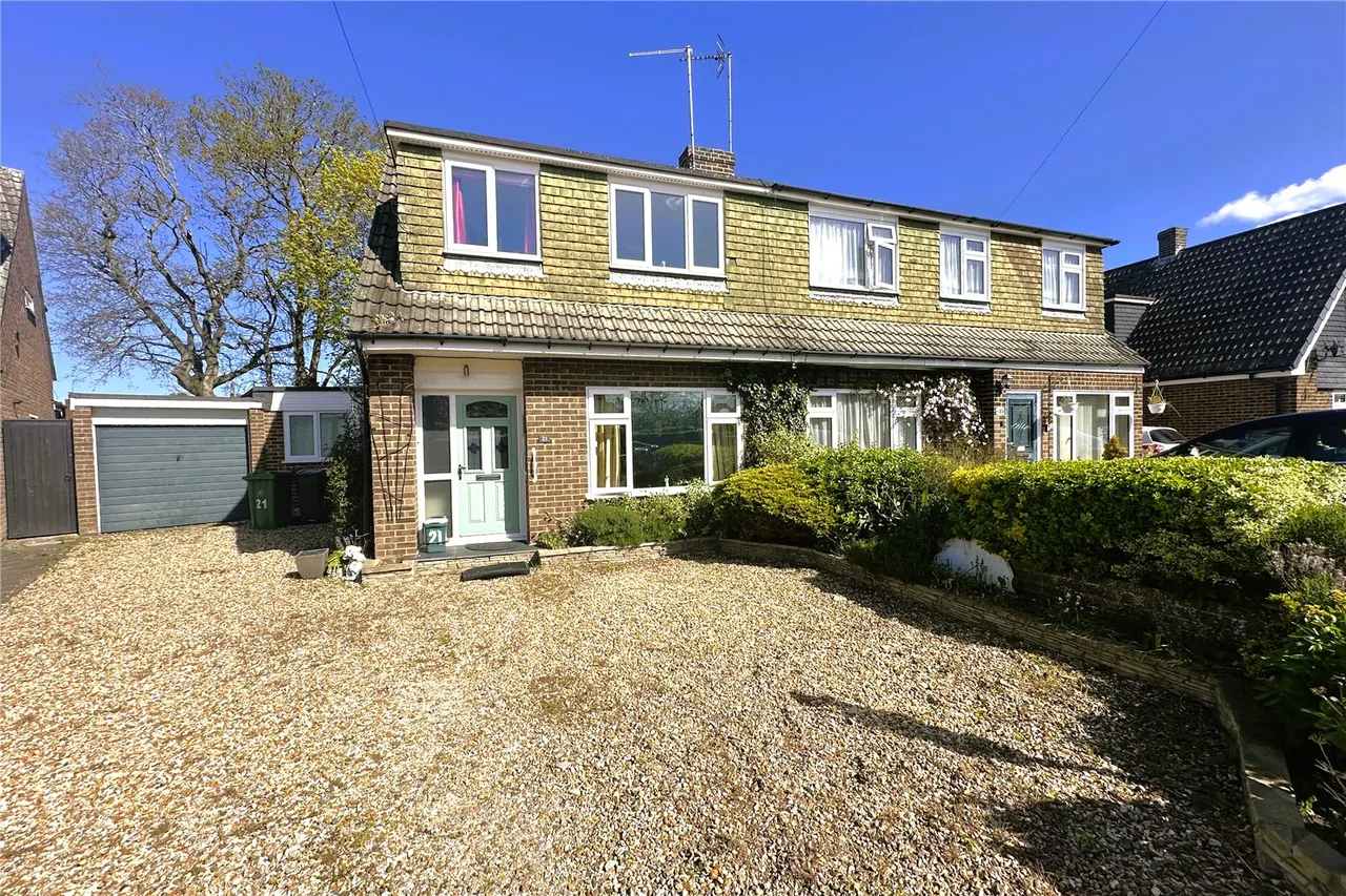 3 bed house for sale — Robert Way, Mytchett, Surrey, GU16 6DU