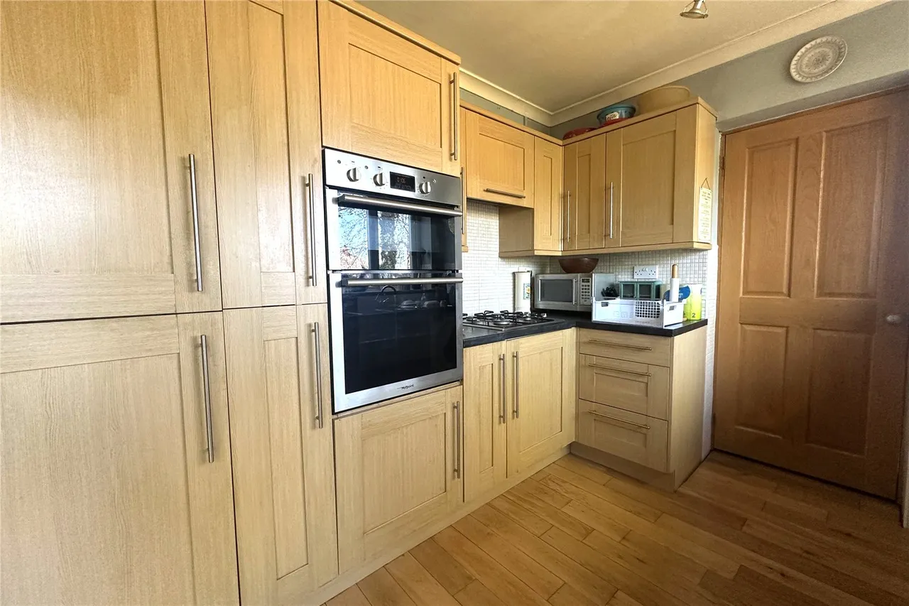 Robert Way, Mytchett, Surrey, GU16 6DU, photo 2