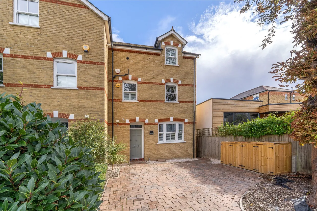 4 bed house for sale — Somerset Road, Teddington, TW11 8RS