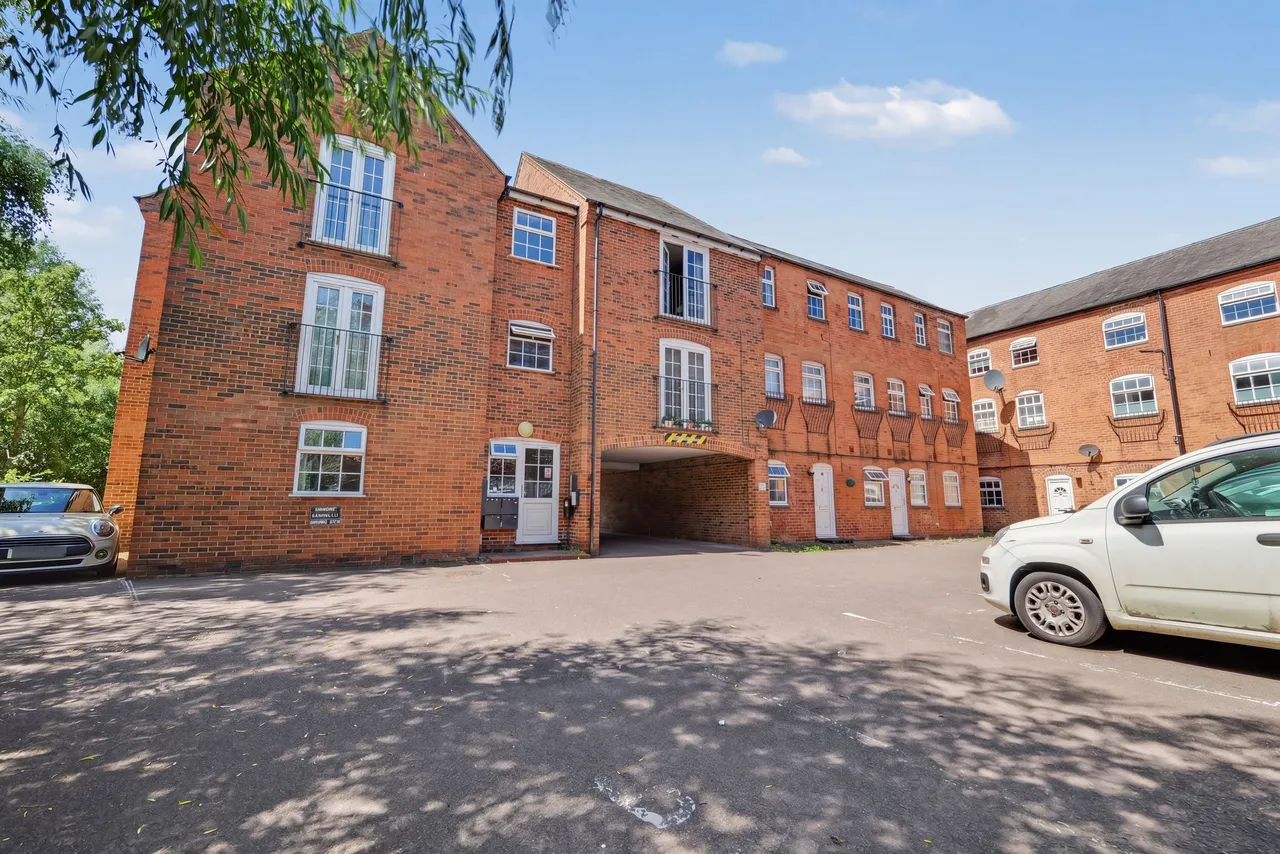 St. Marys Road, Hampton Court, LE16, photo 2