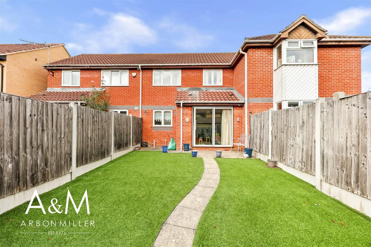 Cumberland Close, Barkingside, IG6, photo 19