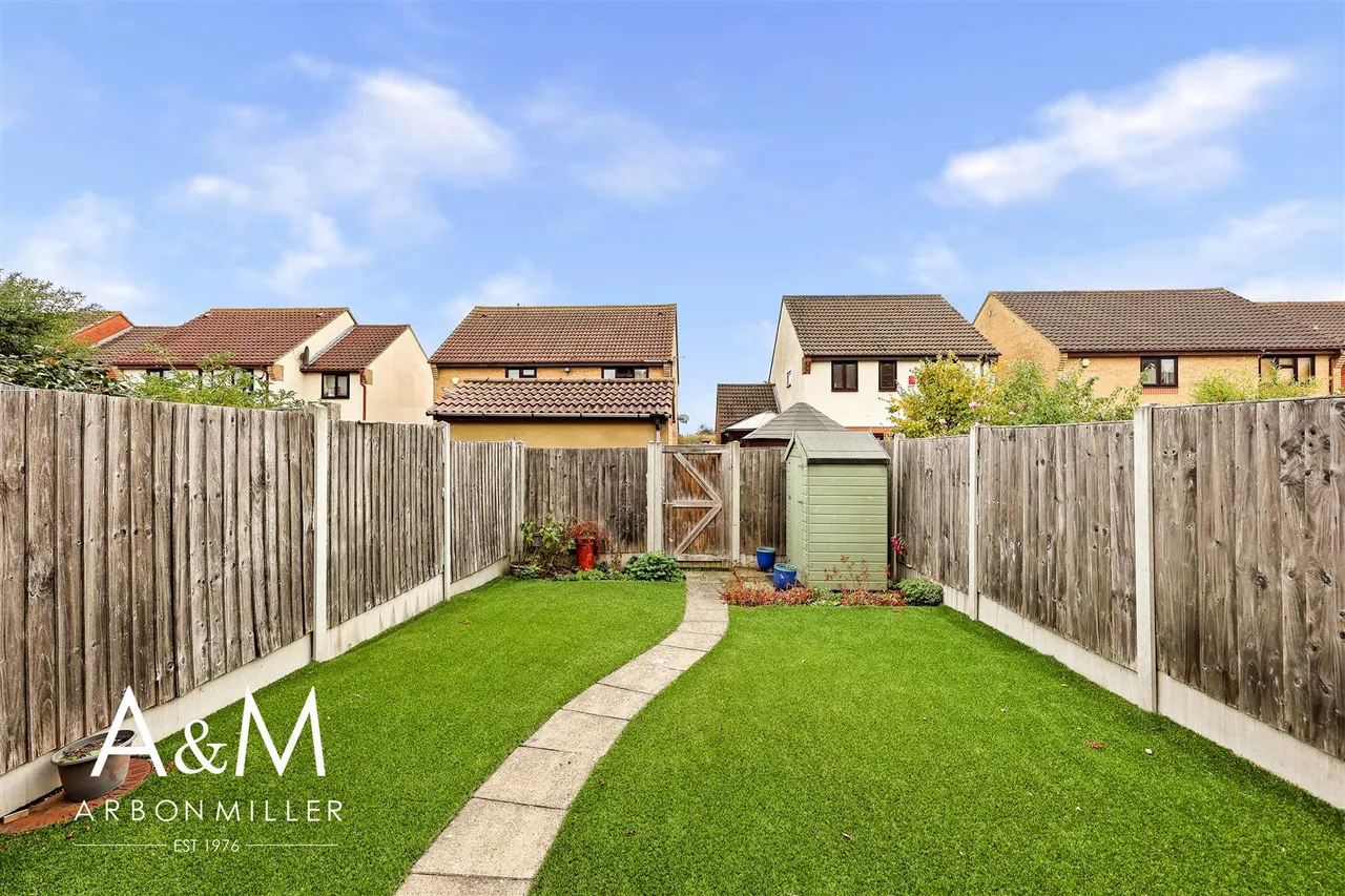 Cumberland Close, Barkingside, IG6, photo 17