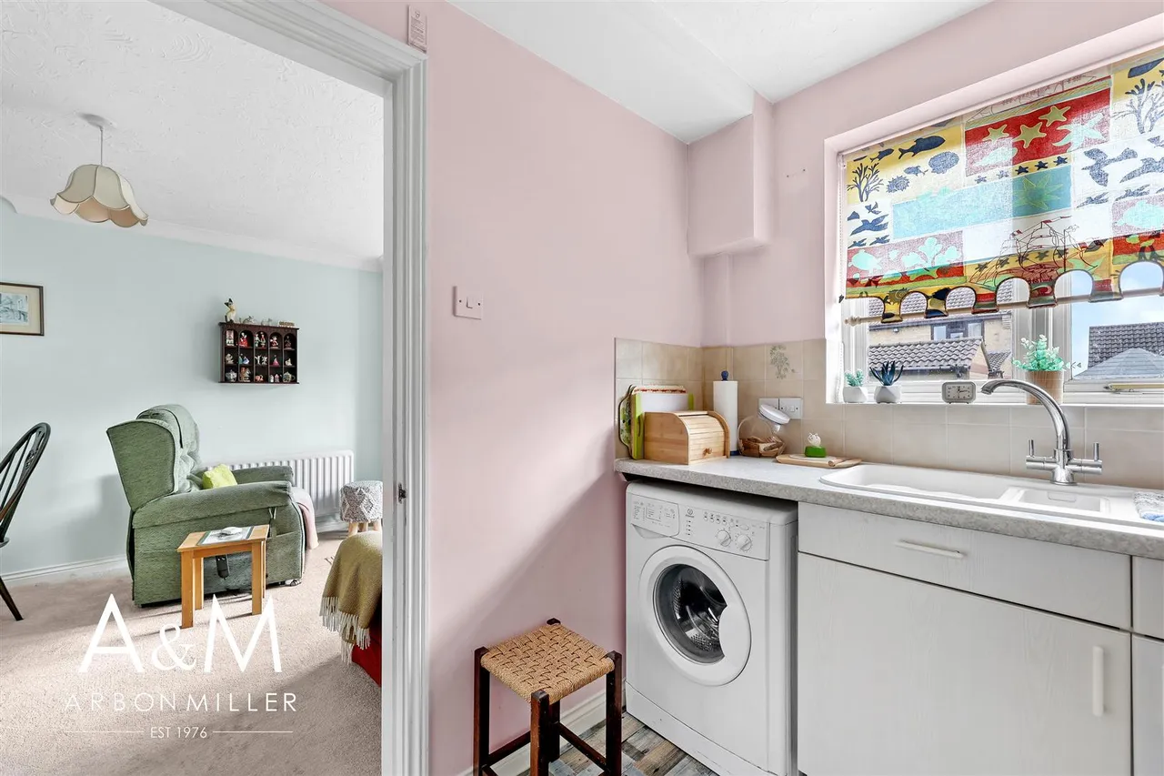 Cumberland Close, Barkingside, IG6, photo 11