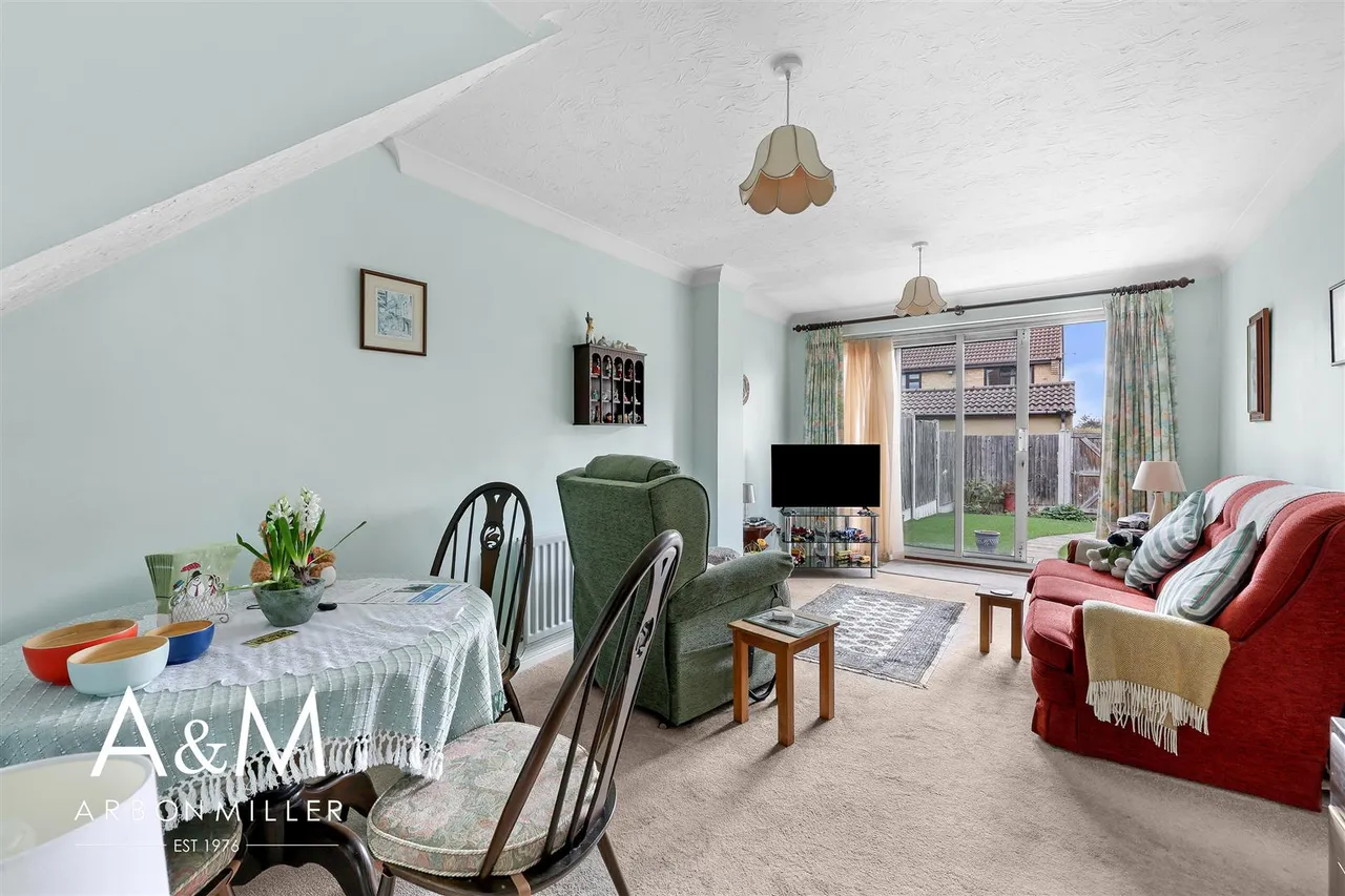 Cumberland Close, Barkingside, IG6, photo 9