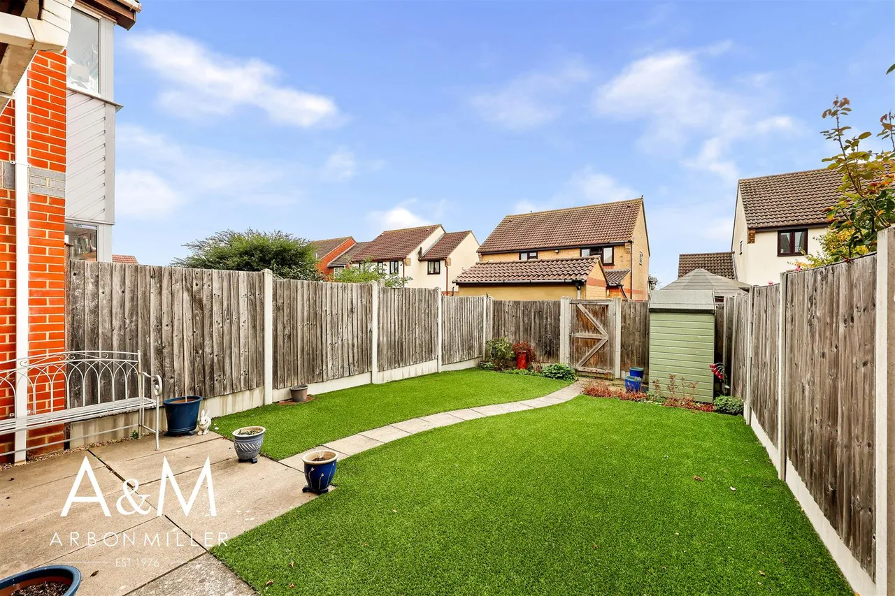 Cumberland Close, Barkingside, IG6, photo 7