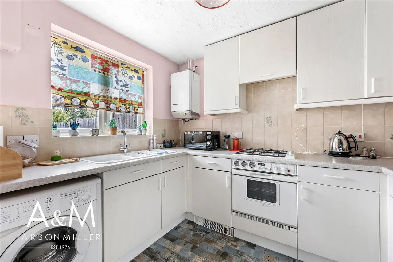 Cumberland Close, Barkingside, IG6, photo 10
