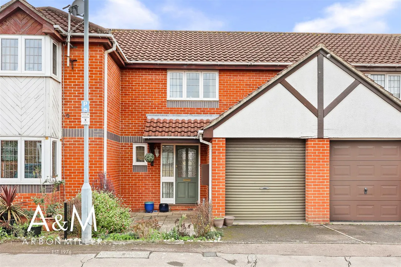 Cumberland Close, Barkingside, IG6, photo 21