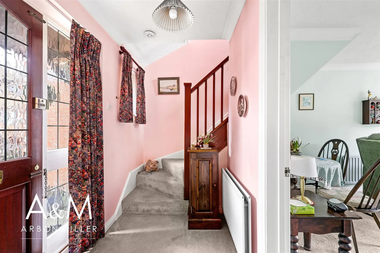 Cumberland Close, Barkingside, IG6, photo 6