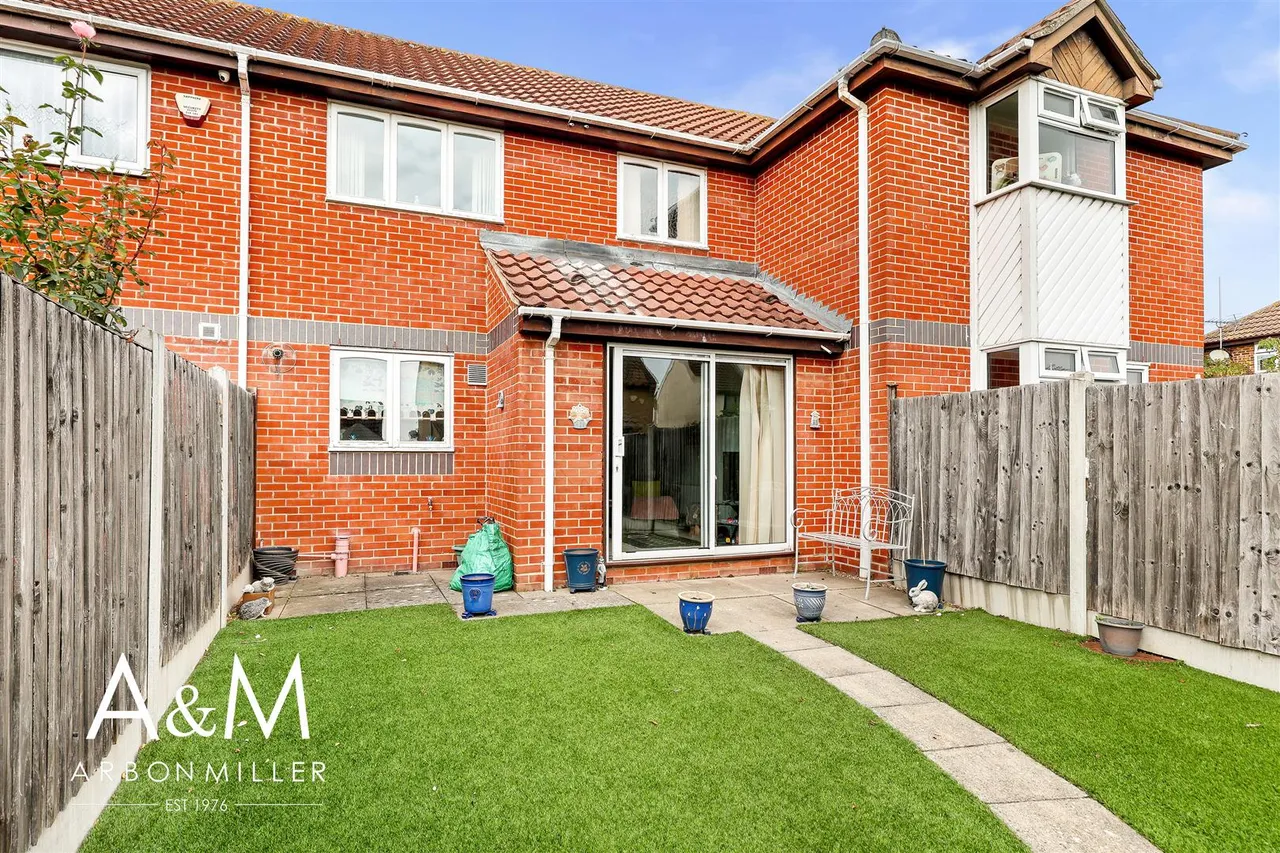 Cumberland Close, Barkingside, IG6, photo 20