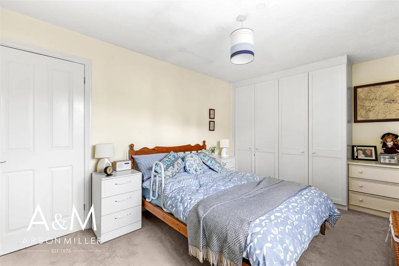 Cumberland Close, Barkingside, IG6, photo 13