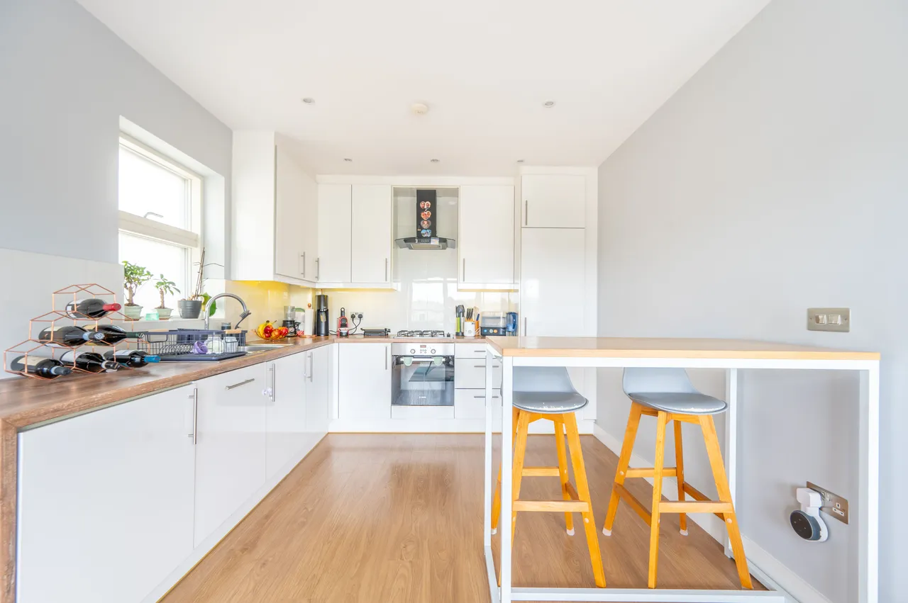 Flat 5, Harrowdene Road, Wembley, photo 3