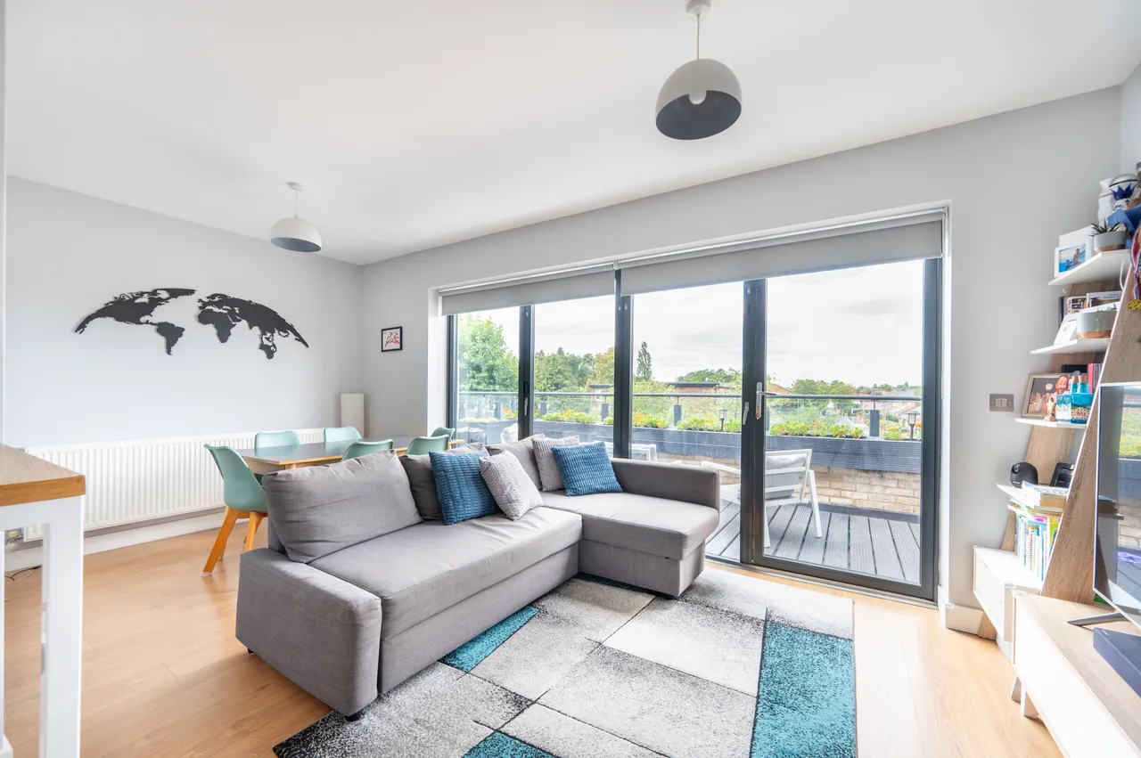 2 bed flat for sale — Flat 5, Harrowdene Road, Wembley