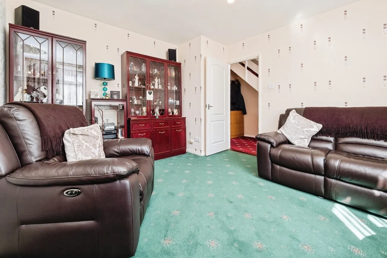 Theydon Gardens, Rainham, RM13, photo 5
