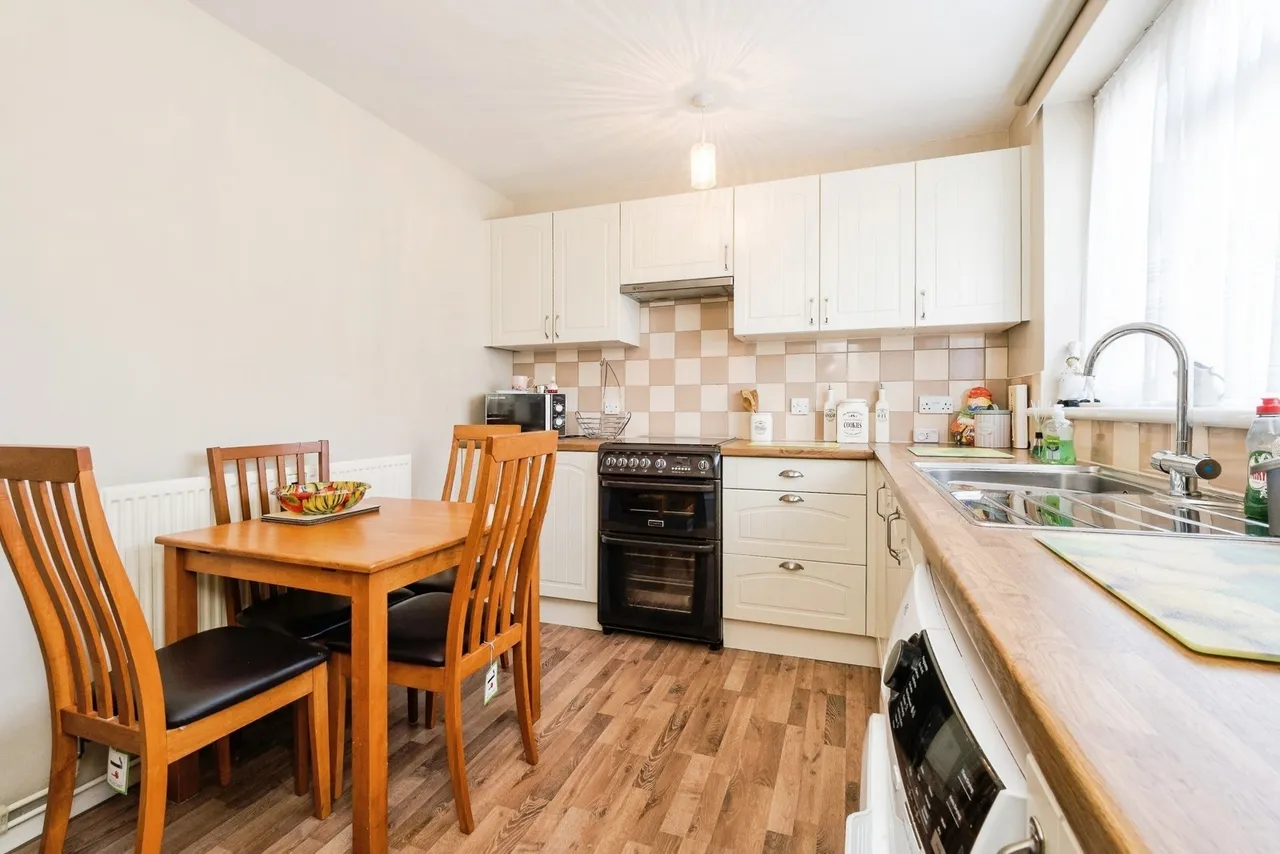 Theydon Gardens, Rainham, RM13, photo 7