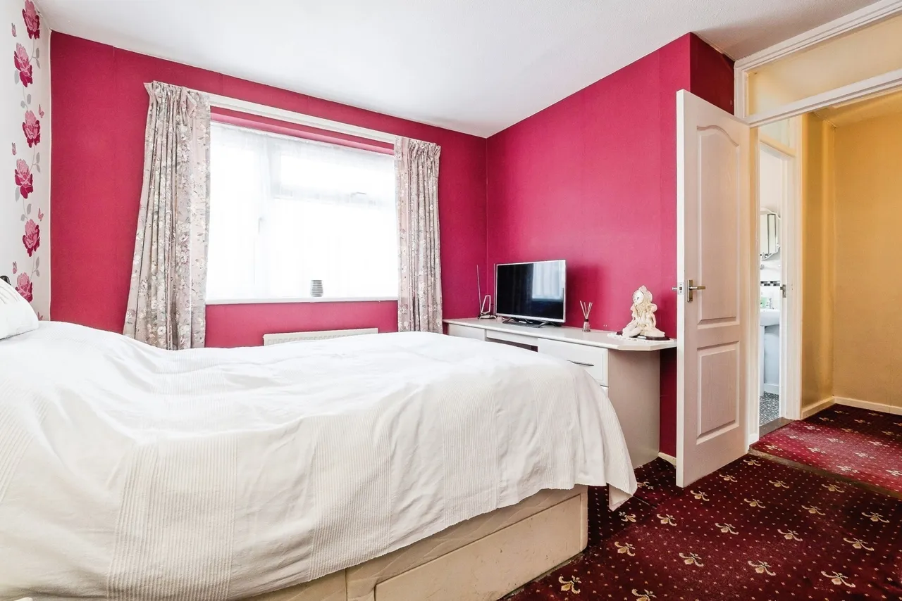 Theydon Gardens, Rainham, RM13, photo 10