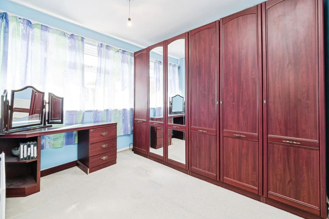 Theydon Gardens, Rainham, RM13, photo 12