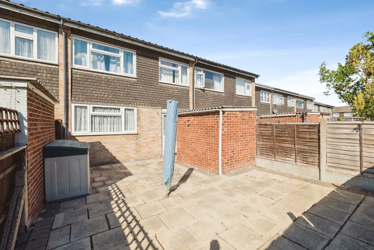 Theydon Gardens, Rainham, RM13, photo 3
