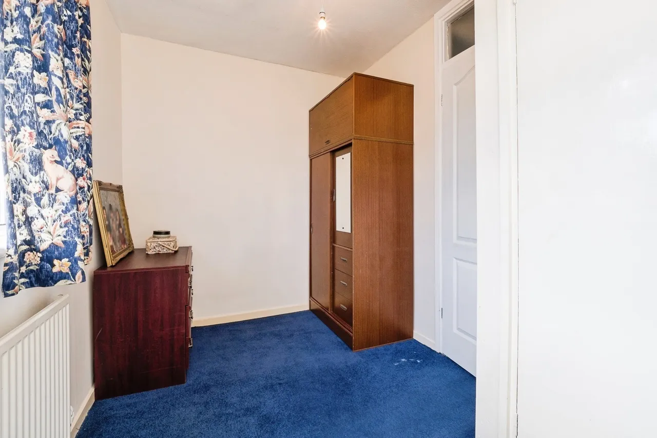 Theydon Gardens, Rainham, RM13, photo 8