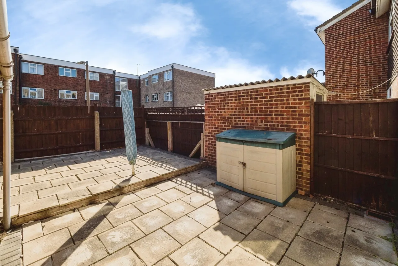 Theydon Gardens, Rainham, RM13, photo 16