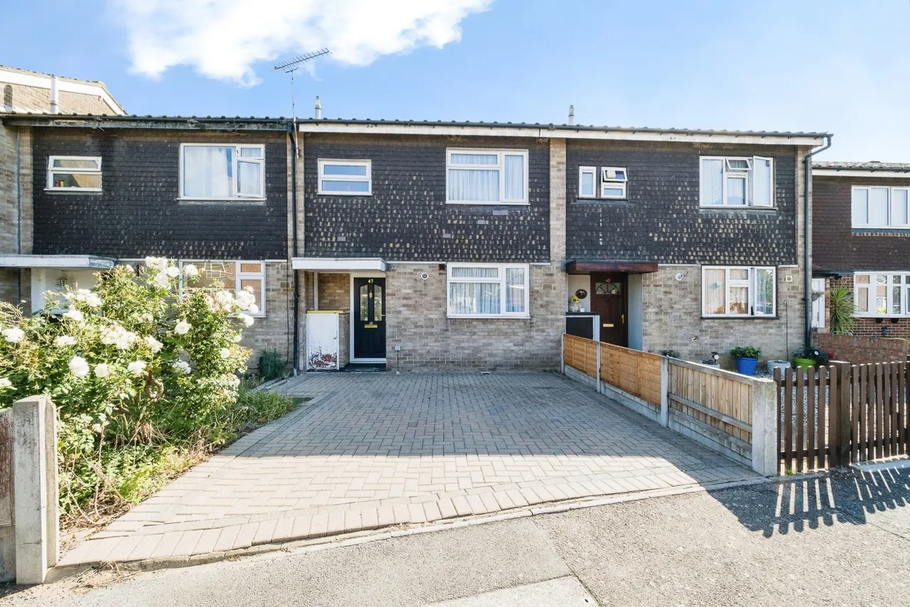 3 bed house for sale, Theydon Gardens, Rainham, RM13