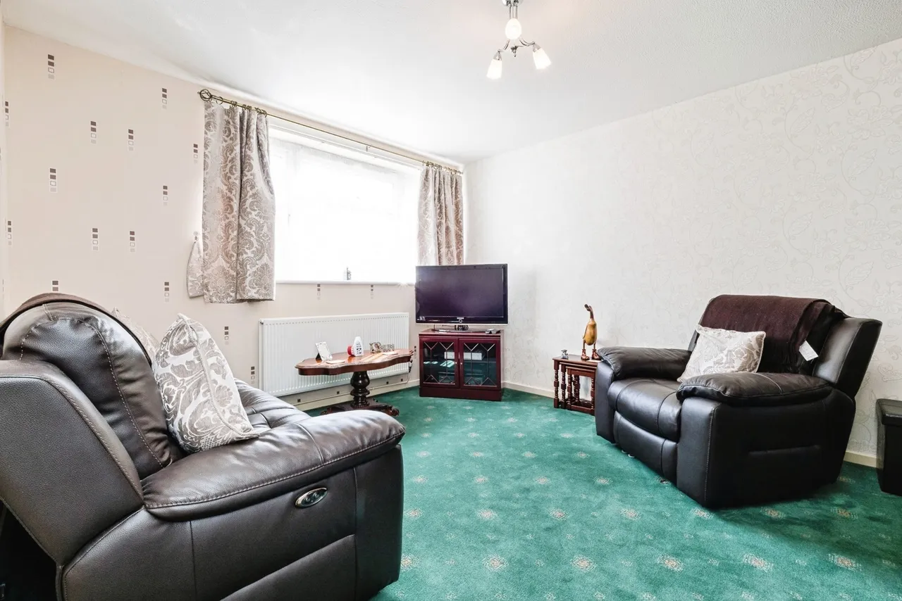 Theydon Gardens, Rainham, RM13, photo 6