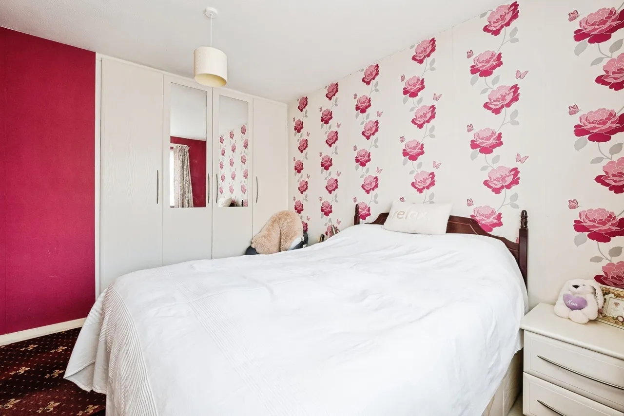 Theydon Gardens, Rainham, RM13, photo 11