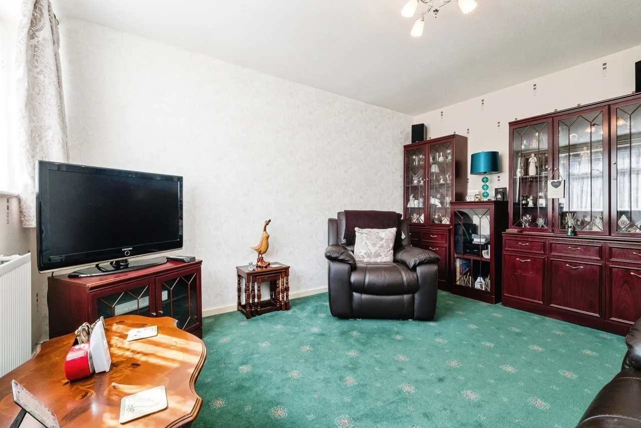 Theydon Gardens, Rainham, RM13, photo 4
