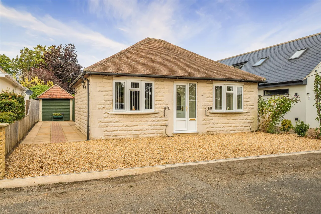 3 bed house for sale — Lansdowne Road, Abingdon, OX13 6EA