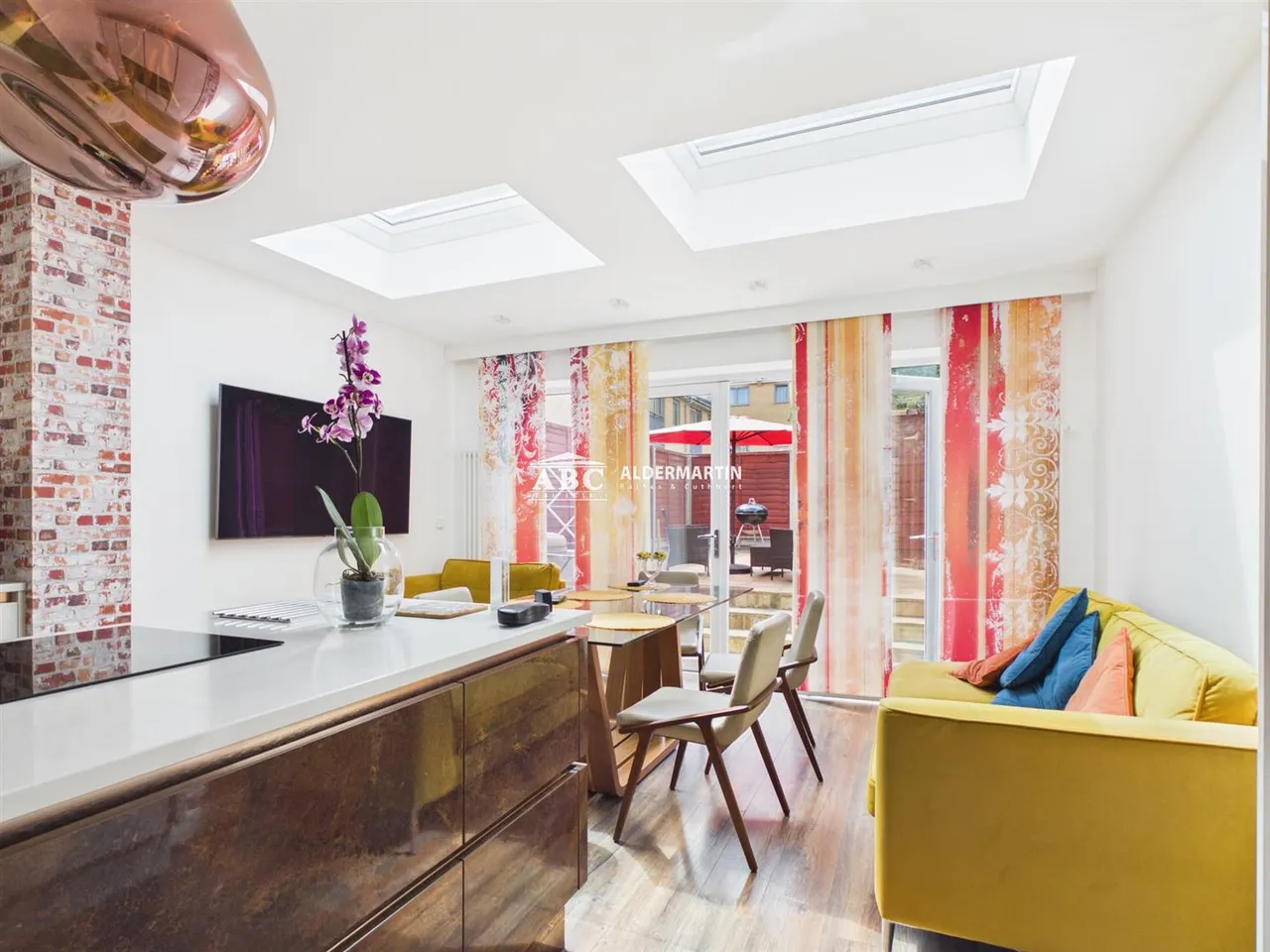 4 bed property for sale — Cameron Crescent, Edgware