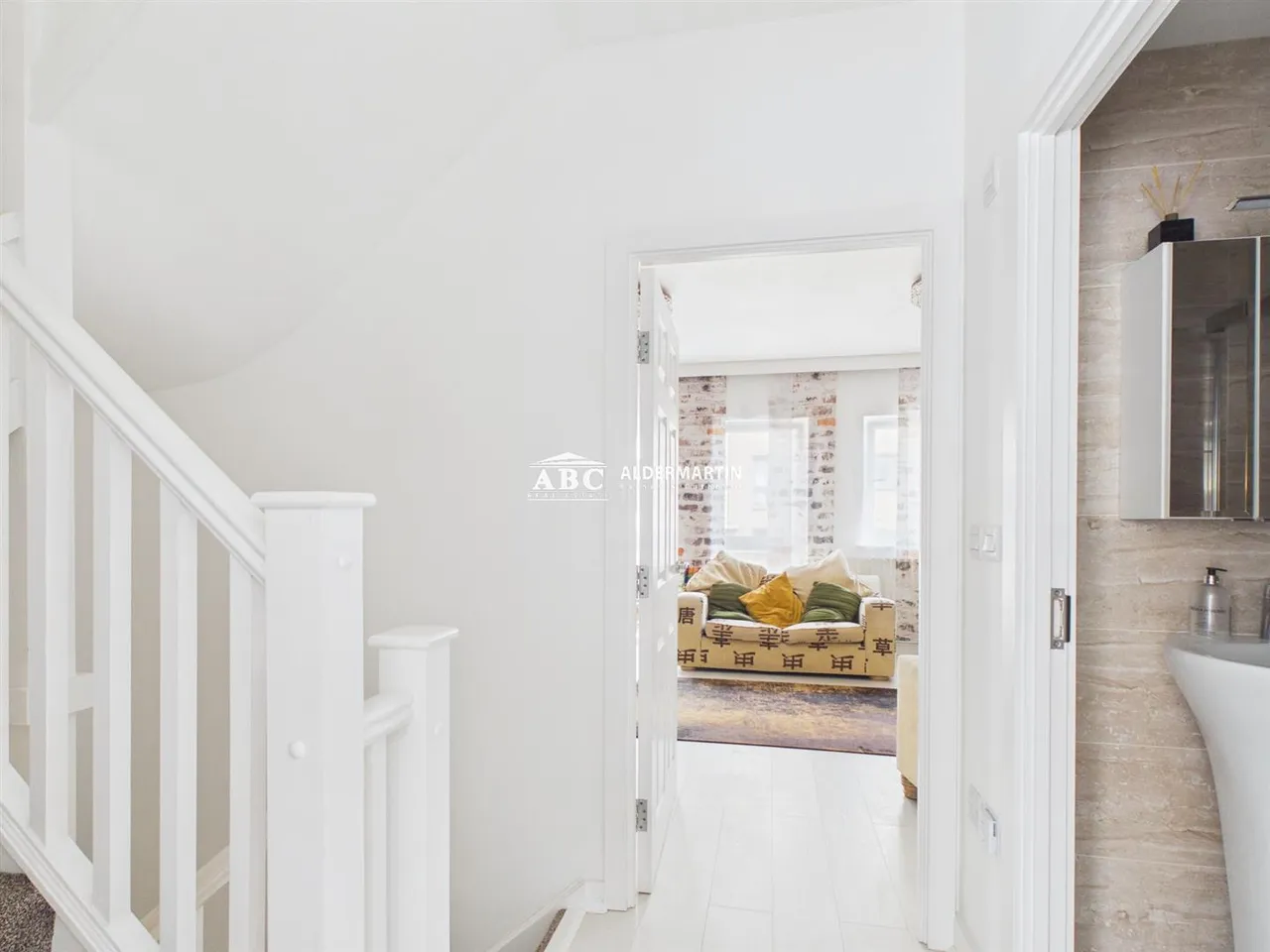Cameron Crescent, Edgware, photo 20