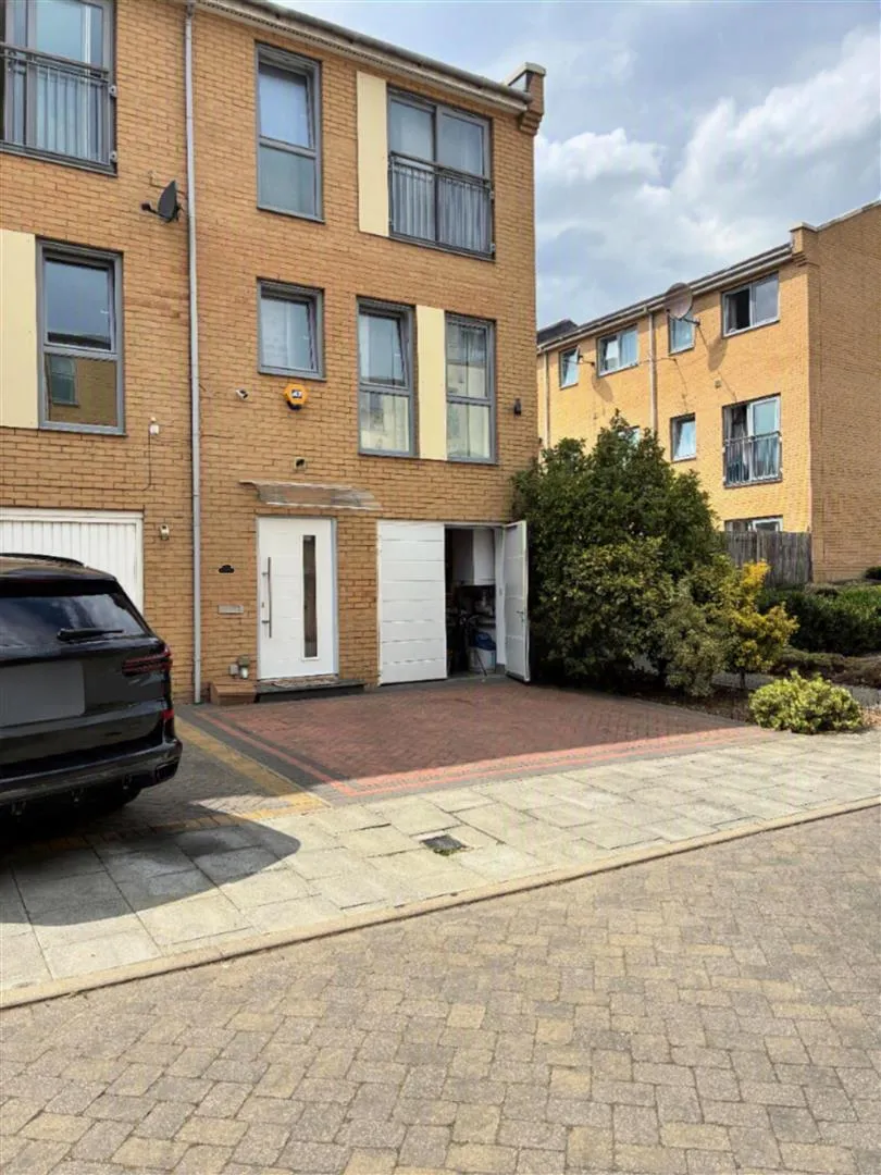 Cameron Crescent, Edgware, photo 5