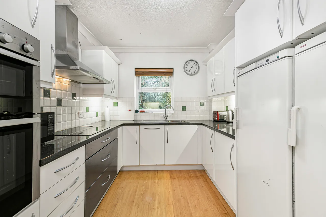 Burfield Road, Old Windsor, SL4, photo 13