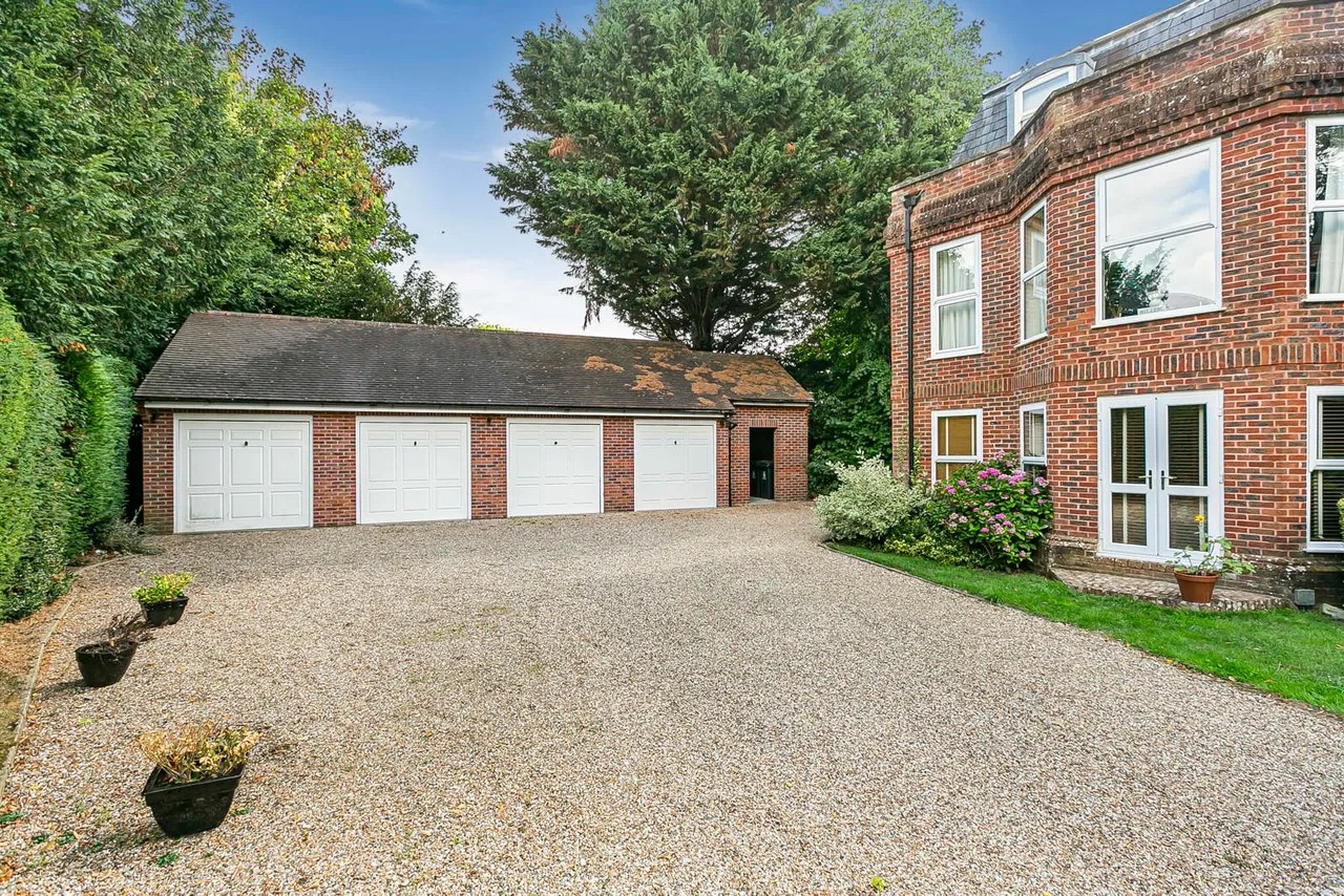 Burfield Road, Old Windsor, SL4, photo 30