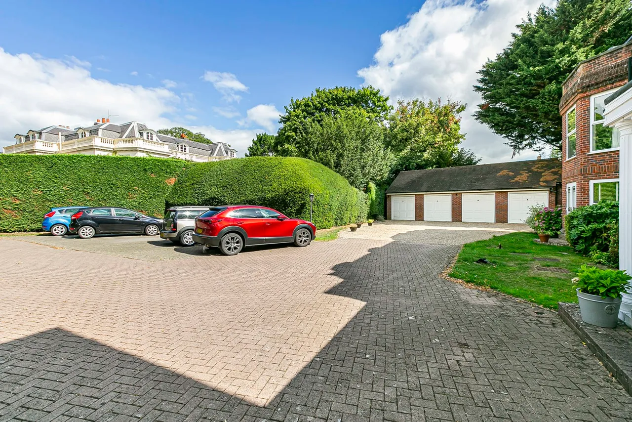Burfield Road, Old Windsor, SL4, photo 31