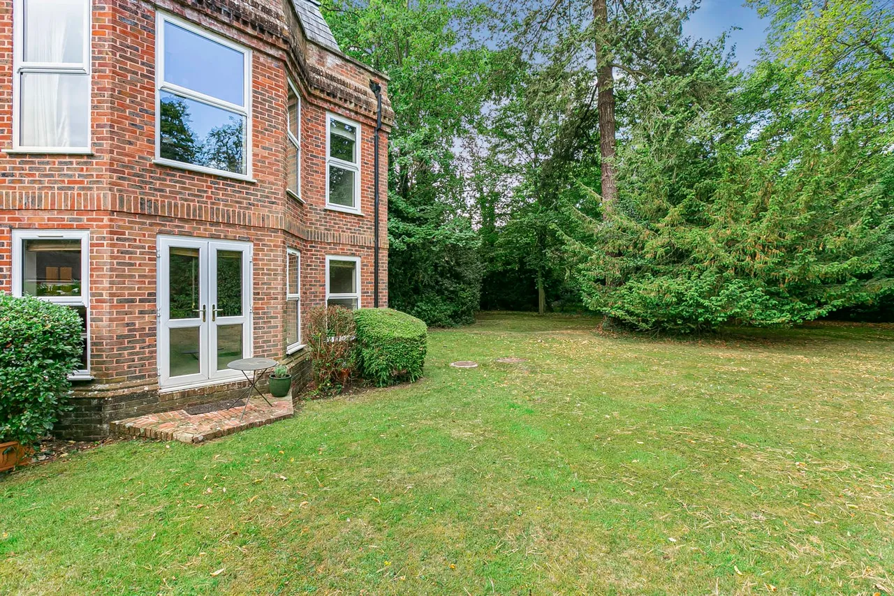 Burfield Road, Old Windsor, SL4, photo 27