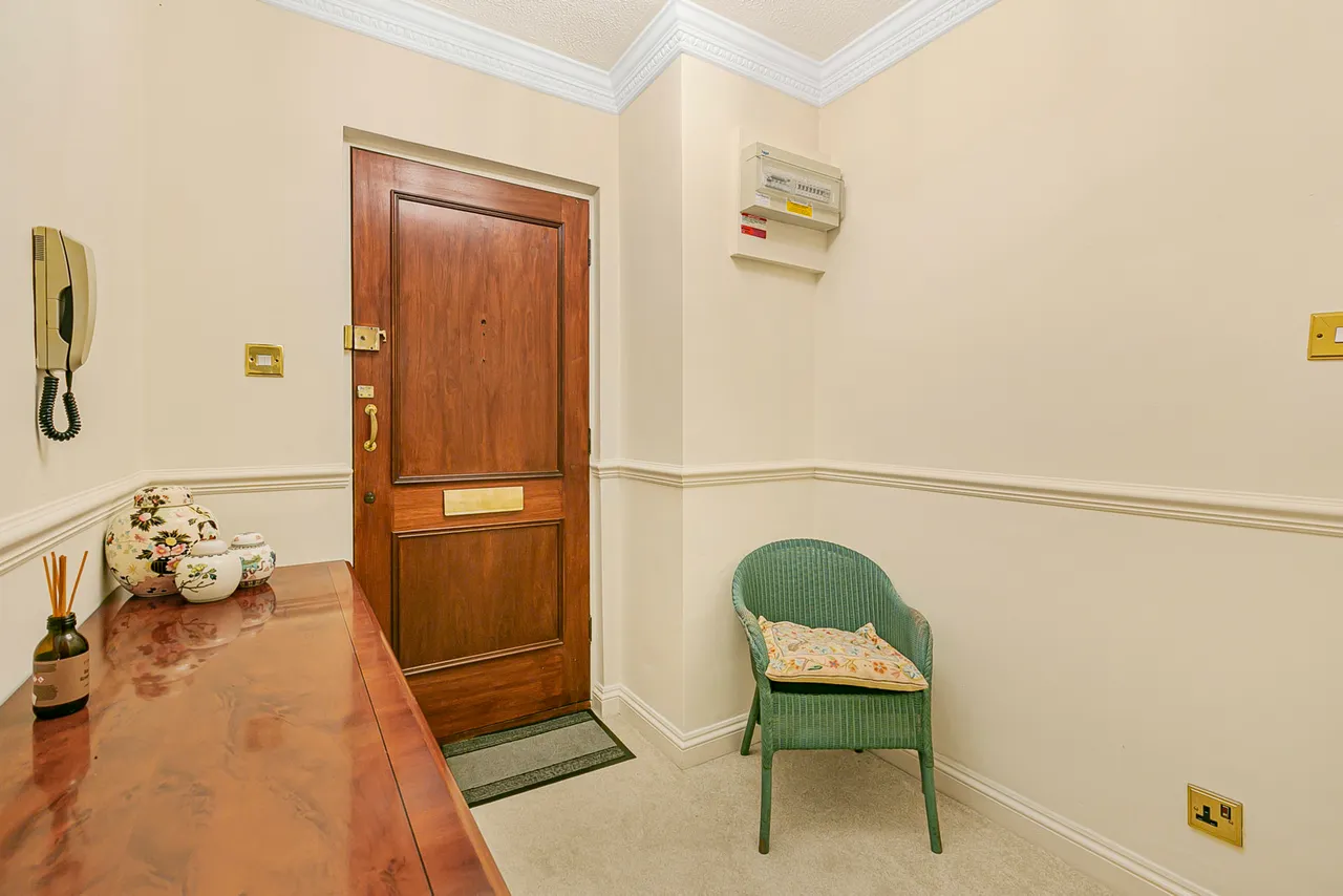 Burfield Road, Old Windsor, SL4, photo 8