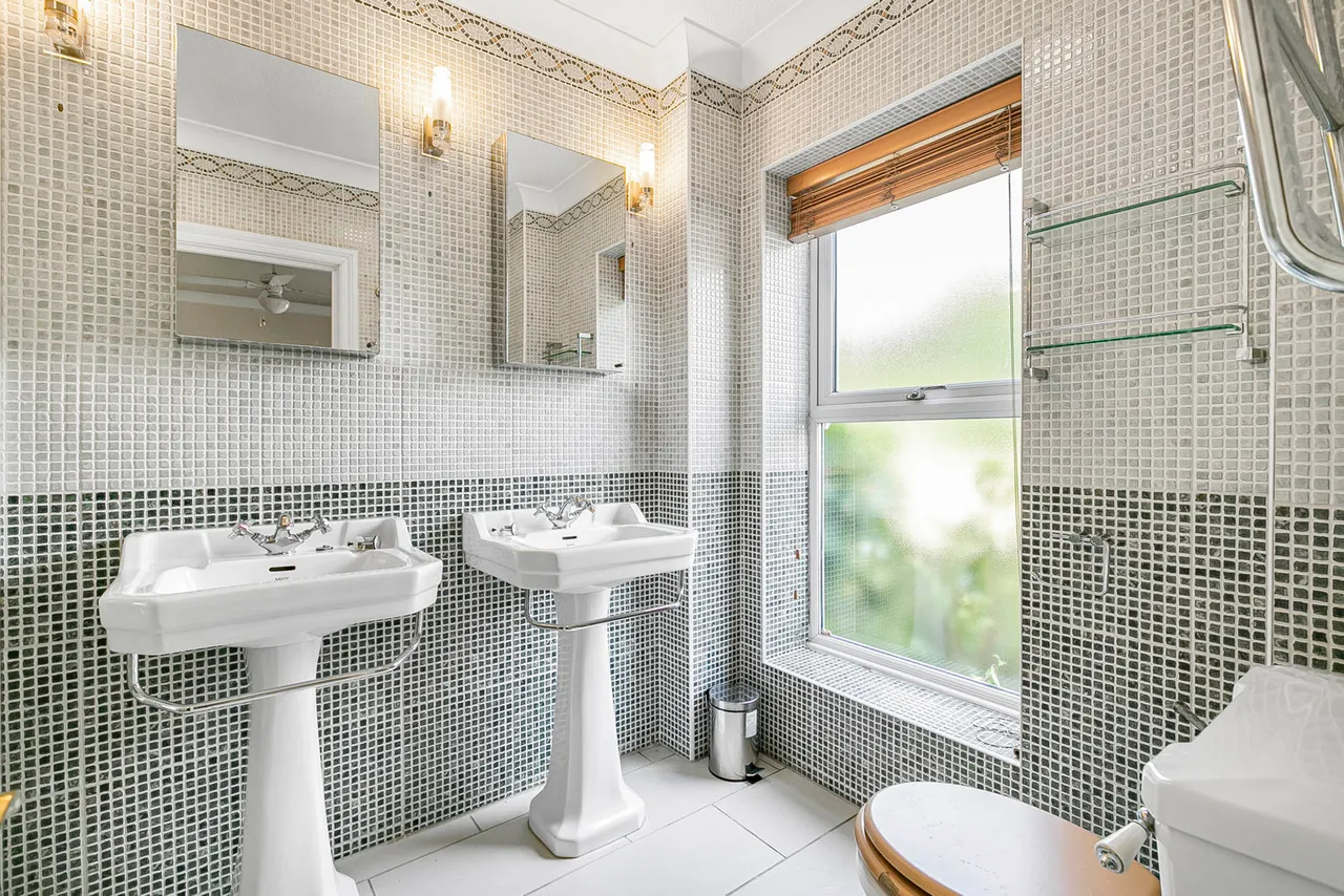 Burfield Road, Old Windsor, SL4, photo 19