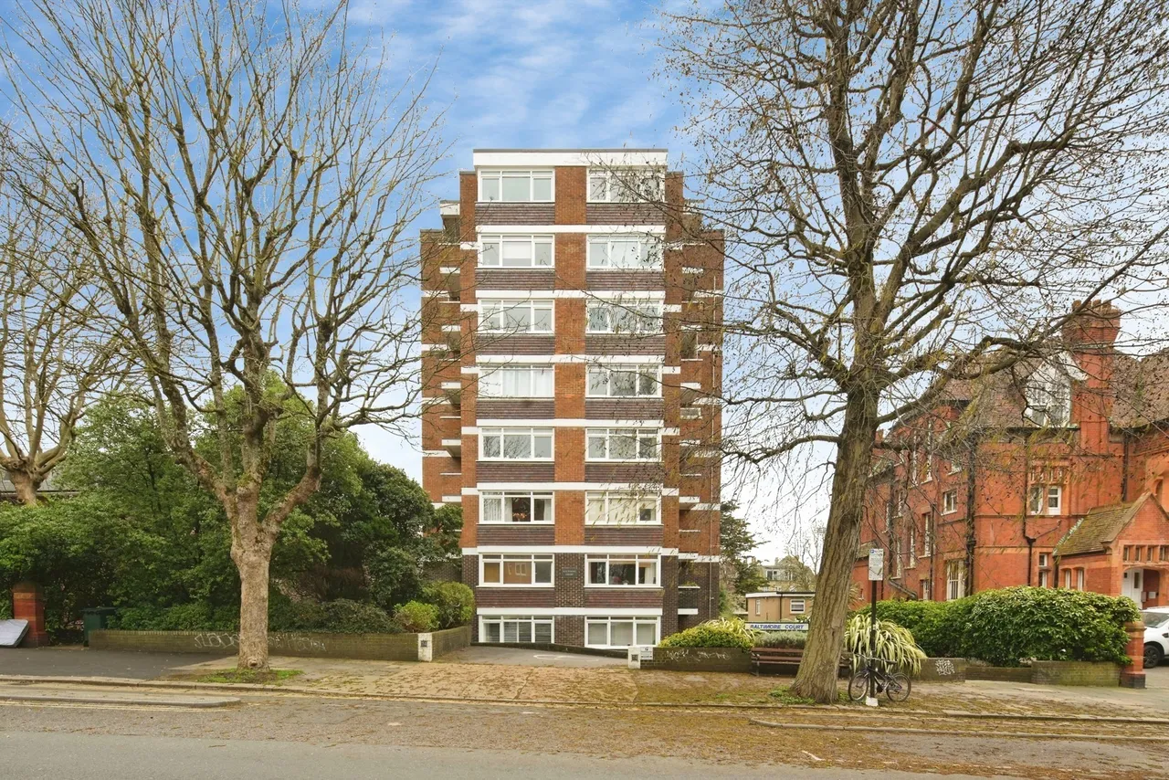 2 bed flat for sale, The Drive, Hove, BN3