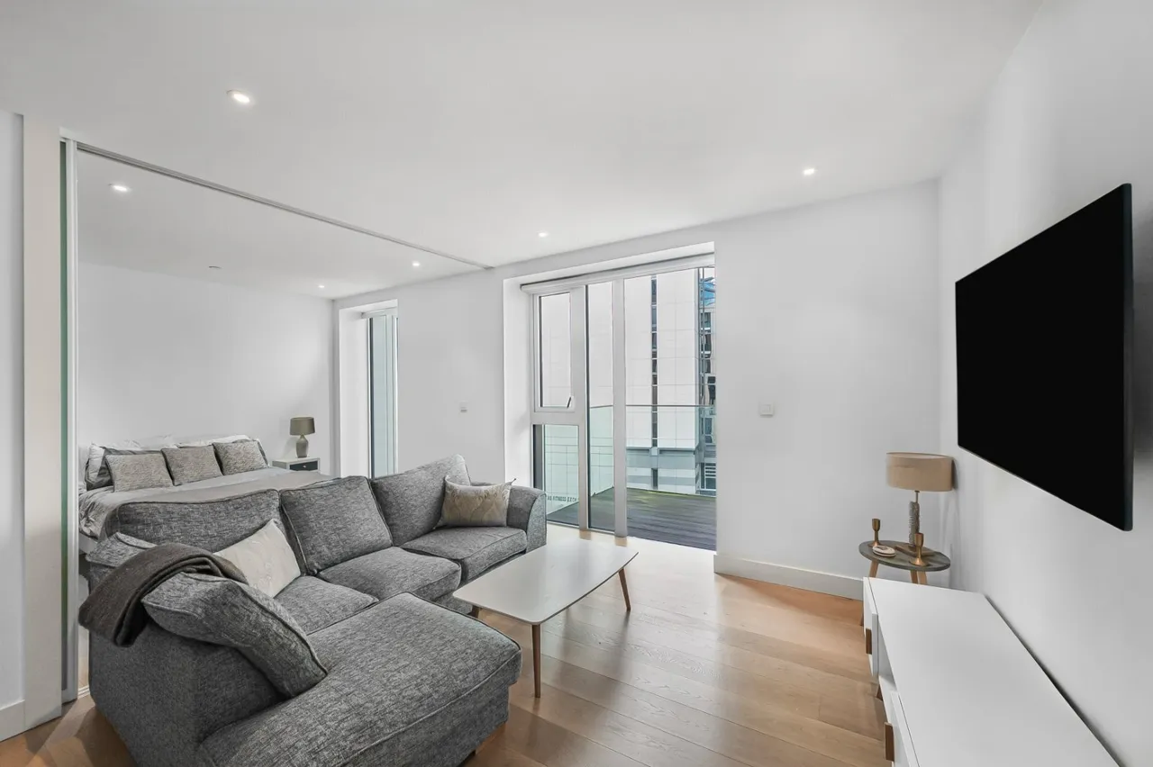 1 bed flat for sale, Vaughan Way, London, E1W
