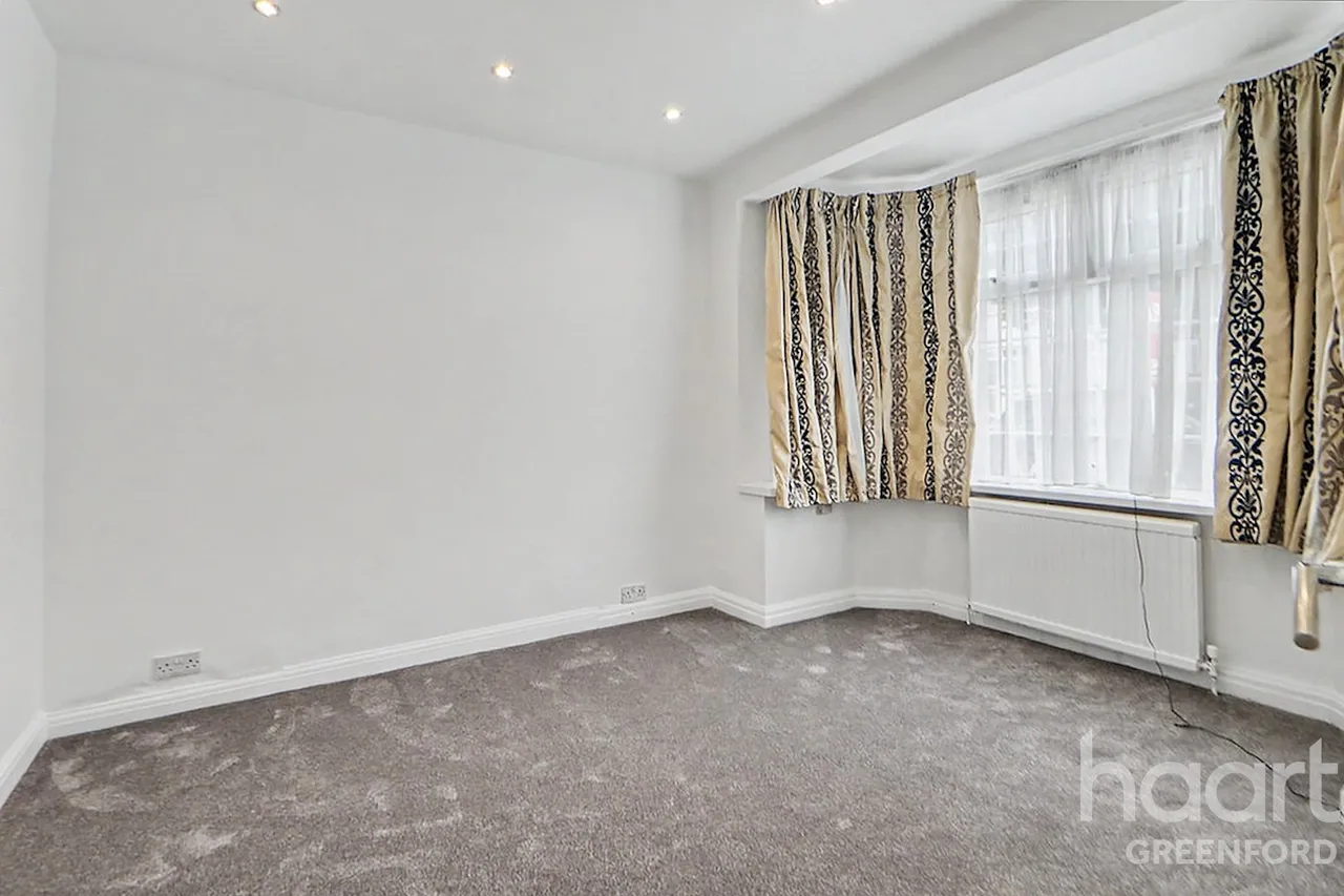 Westbury Avenue, Southall, UB1, photo 3